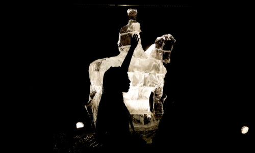 Photo de la performance "PeoPL" de Laura Nsengiyumva prise le 6 octobre 2018